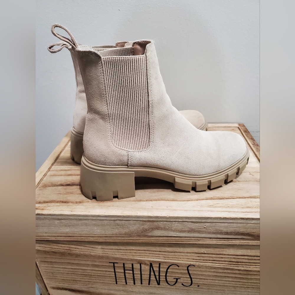 Steve Madden Suede boots, Size 9